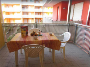 Seafront Complex - Cosy Apartment Close to Shopping Centre, Tennis, Mini golf